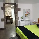 Basaltic Bed & Breakfast Achadinha