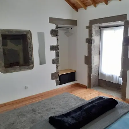 Basaltic * Achadinha