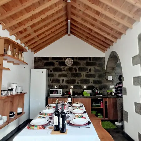 Basaltic * Achadinha