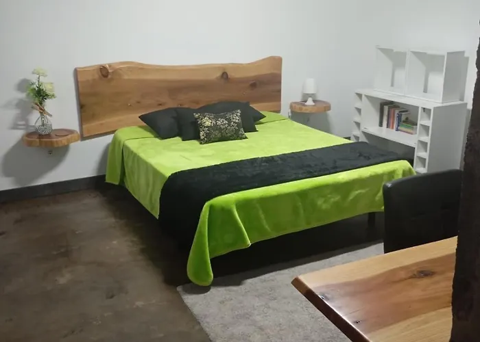 ベッド・アンド・ブレックファスト Basaltic